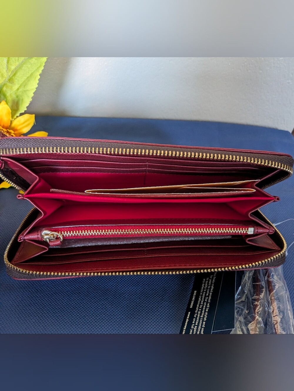 NWT! Dooney and Bourke Florentine Leather Wallet in BORDEAUX - Picture 5 of 8